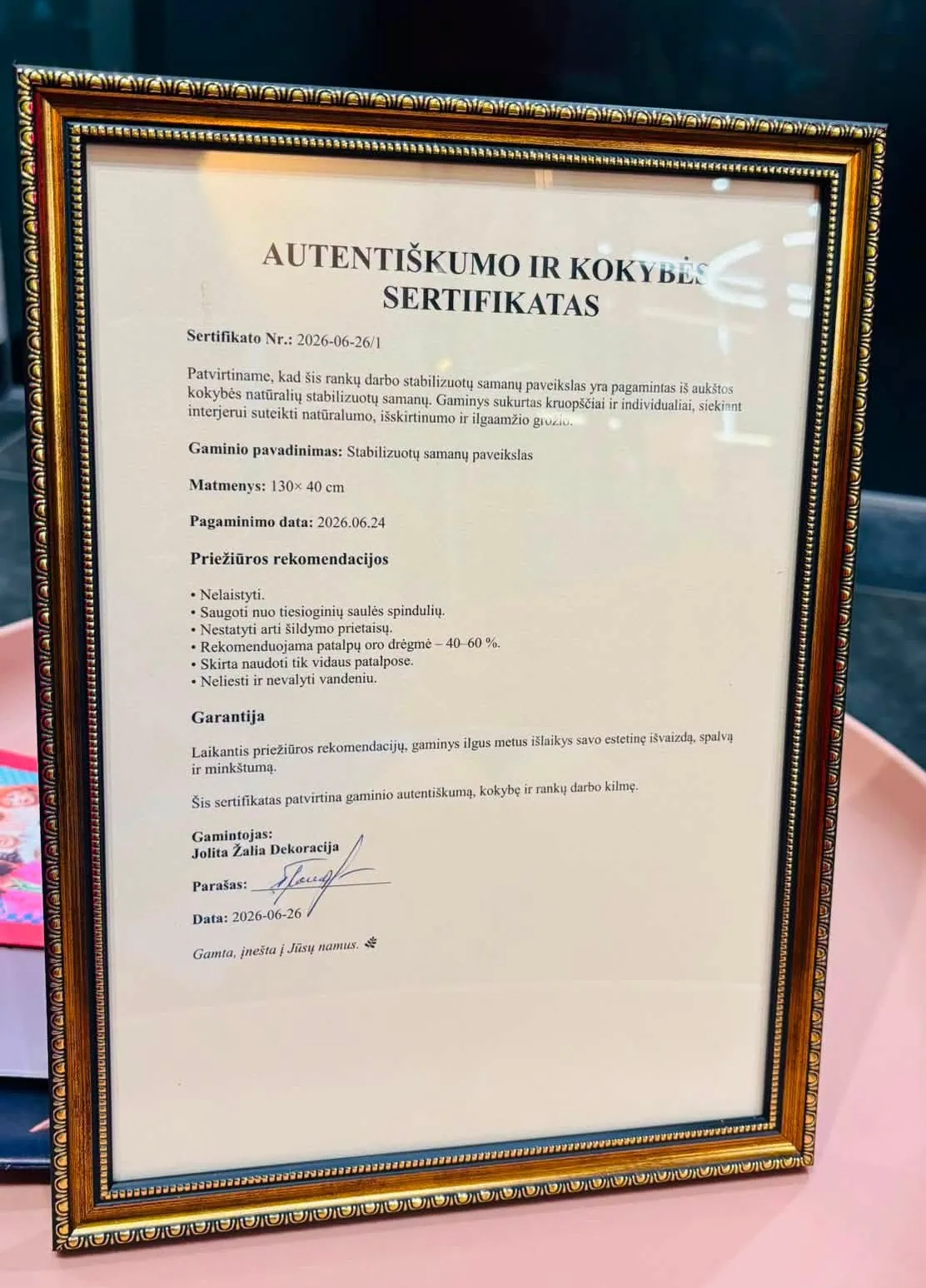 Autentiškumo sertifikatas su kūrinio data, matmenimis ir samanų rūšimis